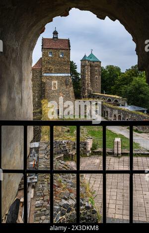 Castello di Stolpen, parziale rovina di un castello medievale in cima a una collina, in seguito un palazzo e una fortezza, fondato sulla collina basaltica di Stolpen, Sassonia, Germania. Foto Stock