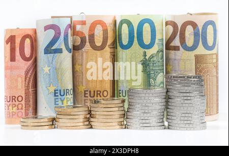 Geld, Euroscheine, Münzen, Euro, cent, Symbolfoto Geld, Reichtum, Konjunktur, Gehalt Foto Stock