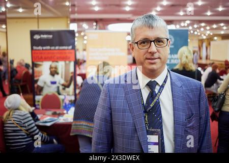 MOSCA, RUSSIA - 22 GENNAIO 2017: Partecipante alla mostra Education Abroad for All presso il Radisson Slavyanskaya Hotel and Business Center. Foto Stock