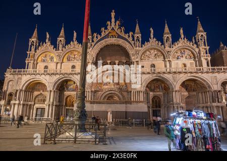 St Basilica di San Marco di notte da San Marco Piazza San Marco nella città di Venezia. Foto Stock