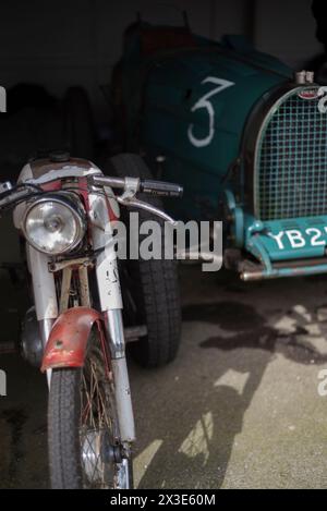 1928 Bugatti Type 35B di Niall Dyer, partecipante al trofeo Grover Williams al 81° meeting dei membri, Goodwood Motor Racing Circuit, Chichester, Regno Unito Foto Stock