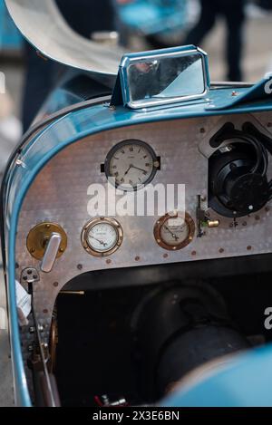 Bugatti Type 35B degli anni '1920, partecipante al trofeo Grover Williams al 81° meeting dei membri, Goodwood Motor Racing Circuit, Chichester, Regno Unito Foto Stock