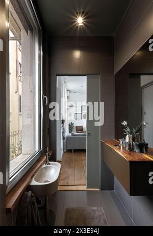 vista interna di un bagno moderno Foto Stock