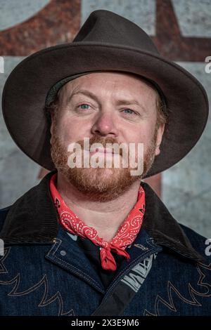 Londra, Regno Unito. 25 aprile 2024. Leigh Francis partecipa all'evento di lancio del Regno Unito e alla première del film dei 20th Century Studios "Kingdom of the Planet of the Apes" al BFI IMAX Waterloo. Crediti: Guy Corbishley/EMPICS/Alamy Live News Foto Stock