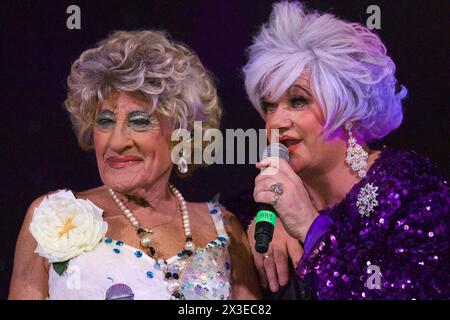 Brighton Drag Queen Miss Jason attore, comico, drag artist, pantomima dame vero nome Jason Sutton. Purtroppo è morto il 22 aprile 2024. Foto Stock