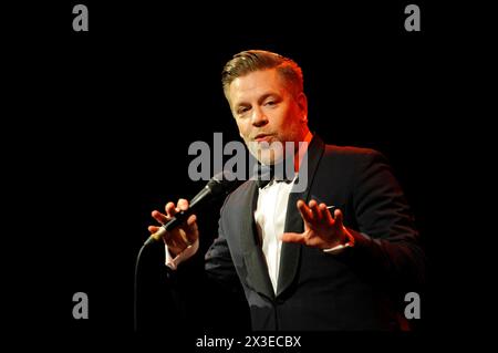 Der deutsche Jazz-Sänger Tom Gaebel im Oberhausener Ebertbad. Il cantante jazz tedesco Tom Gaebel a Oberhausen. Oberhausen NRW DEUDEGERMANYDEUTSCHLANDALLEMAGNE Foto Stock