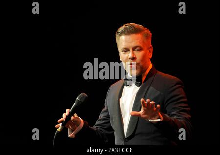 Der deutsche Jazz-Sänger Tom Gaebel im Oberhausener Ebertbad. Il cantante jazz tedesco Tom Gaebel a Oberhausen. Oberhausen NRW DEUDEGERMANYDEUTSCHLANDALLEMAGNE Foto Stock