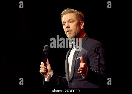 Der deutsche Jazz-Sänger Tom Gaebel im Oberhausener Ebertbad. Il cantante jazz tedesco Tom Gaebel a Oberhausen. Oberhausen NRW DEUDEGERMANYDEUTSCHLANDALLEMAGNE Foto Stock