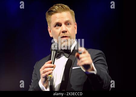 Der deutsche Jazz-Sänger Tom Gaebel im Oberhausener Ebertbad. Il cantante jazz tedesco Tom Gaebel a Oberhausen. Oberhausen NRW DEUDEGERMANYDEUTSCHLANDALLEMAGNE Foto Stock