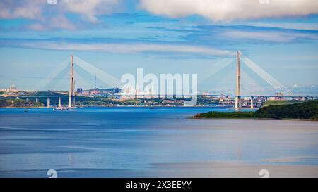 Il Russky o russo Bridge è un ponte tra la parte orientale dello stretto del Bosforo, per servire la cooperazione economica Asia-Pacifico conferenza a Vladivostok Foto Stock