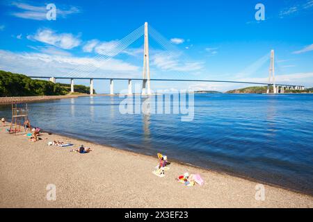 Il ponte russo è un ponte attraverso lo stretto del Bosforo orientale per servire la conferenza sulla cooperazione economica Asia-Pacifico a Vladivostok, Foto Stock