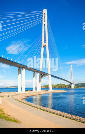 Il ponte russo è un ponte attraverso lo stretto del Bosforo orientale per servire la conferenza sulla cooperazione economica Asia-Pacifico a Vladivostok, Foto Stock