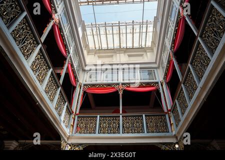 La verde Pinang Peranakan Mansion è un museo di George Town sull'isola di Penang, in Malesia, nel sud-est asiatico Foto Stock