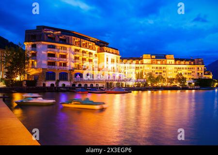 Zell am SEE il molo della città vecchia e il lago Zell. È la capitale amministrativa dello stato di Salisburgo, in Austria. Foto Stock