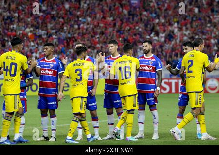 Fortaleza, Brasile. 26 aprile 2024. CE - FORTALEZA - 04/25/2024 - COPPA SUDAMERICANA 2024, FORTALEZA x BOCA JUNIORS - (FILE) Fortaleza e Boca Juniors giocatori prima della partita per la Copa Sudamericana 2024 allo stadio Arena Castelao di Fortaleza (CE), in questo giovedì (25). Foto: Marlon Costa/AGIF (foto di Marlon Costa/AGIF/Sipa USA) credito: SIPA USA/Alamy Live News Foto Stock