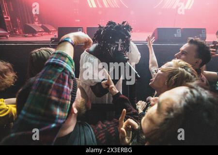 Tilburg, Paesi Bassi. 18 aprile 2024. Il rapper zambiano-canadese Backxwash esegue un concerto dal vivo durante il festival musicale olandese Roadburn Festival 2024 a Tilburg. (Foto: Gonzales Photo - Peter Troest). Foto Stock