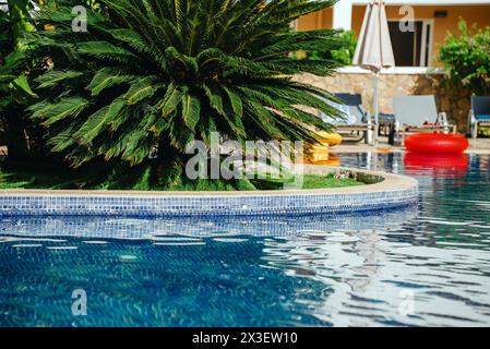 Parte di una piscina pubblica all'aperto. Foto Stock