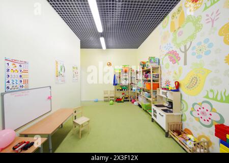 MOSCA - 24 MAGGIO 2017: (Con rilascio della proprietà) sala giochi nel moderno Family Club Forest of Wonders creato per sviluppare le abilità creative e intellig Foto Stock