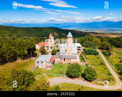 Vista panoramica aerea del nuovo monastero di Shuamta o del complesso del monastero di Akhali Shuamta a Kakheti. Kakheti è una regione della Georgia orientale con Telavi Foto Stock