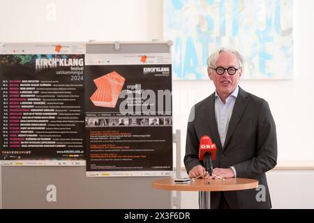 Pressekonferenz zur Veranstaltungsreihe Kirchklang der Wiener Akademie im Bischofshaus Linz, AM 26.04.2024. DAS Bild zeigt den Organisten, Dirigenten und Intendanten der Veranstaltungsreihe Kirchklang, Martin Haselböck 2024 - Pressekonferenz zur Veranstaltungsreihe Kirchklang der Wiener Akademie im Bischofshaus Linz, AM 26.04.2024. *** Conferenza stampa sulla serie di eventi Kirchklang dell'Accademia di Vienna nella Bischofshaus Linz, il 26 04 2024 l'immagine mostra l'organista, direttore e direttore della serie di eventi Kirchklang, Martin Haselböck 2024 Conferenza stampa sulla serie di eventi Kirchk Foto Stock