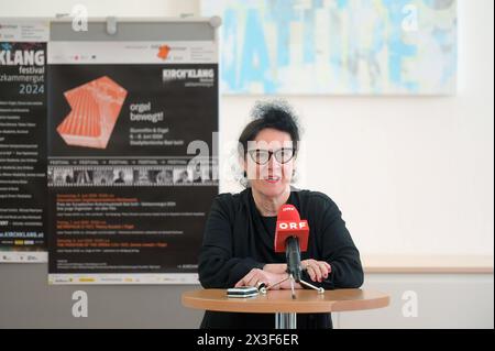 Pressekonferenz zur Veranstaltungsreihe Kirchklang der Wiener Akademie im Bischofshaus Linz, AM 26.04.2024. DAS Bild zeigt die künstlerische Geschäftsführerin der Kulturhauptstadt Bad Ischl Salzkammergut 2024 GmbH, Elisabeth Schweeger 2024 - Pressekonferenz zur Veranstaltungsreihe Kirchklang der Wiener Akademie im Bischofshaus Linz, AM 26.04.2024. *** Conferenza stampa sulla serie di eventi Kirchklang dell'Accademia di Vienna nella Bischofshaus Linz, il 26 04 2024 l'immagine mostra il direttore artistico della capitale della Cultura Bad Ischl Salzkammergut 2024 GmbH, Elisabeth Schweeger 2024 Press conf Foto Stock