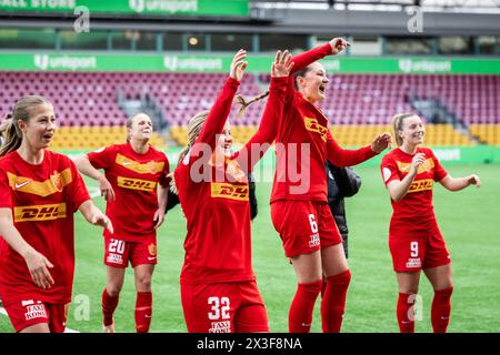 Farum, Danimarca. 21 aprile 2024. I giocatori del Nordsjaelland celebrano la vittoria dopo il Gjensidige Kvindeliga match tra FC Nordsjaelland e Aarhus GF a Right to Dream Park a Farum. (Foto: Gonzales Photo - Dejan Obretkovic). Foto Stock