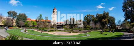 Fotografia panoramica di Meyer Green, Cecil Green Library e della Hoover Tower nel campus della John Leland Junior Stanford University su una splendida S. Foto Stock