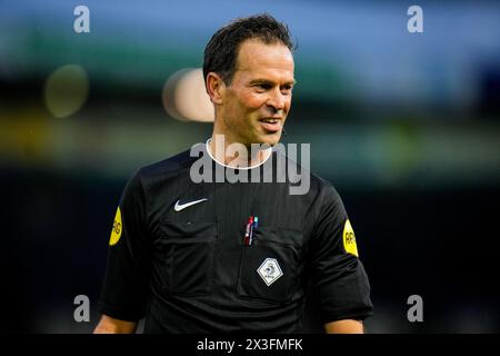 Doetinchem, Paesi Bassi. 26 aprile 2024. DOETINCHEM, PAESI BASSI - APRILE 26: Arbitro Bas Nijhuis durante la partita olandese Keuken Kampioen Divisie tra De Graafschap e MVV Maastricht allo Stadion De Vijverberg il 26 aprile 2024 a Doetinchem, Paesi Bassi. (Foto di Rene Nijhuis/Orange Pictures) credito: Orange Pics BV/Alamy Live News Foto Stock