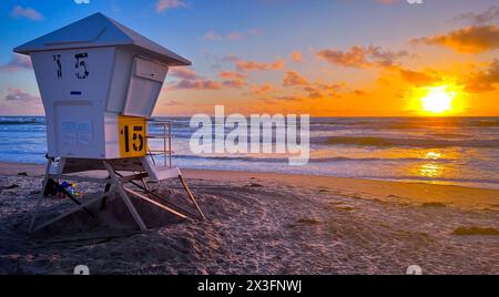 Torre bagnino a Mission Beach, San Diego Foto Stock