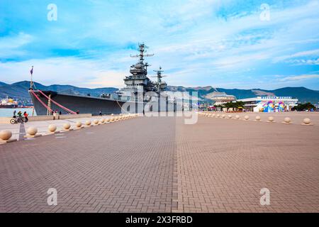 Novorossiysk, Russia - 02 ottobre 2020: Museo dell'incrociatore sovietico Mikhail Kutuzov nel porto di Novorossiysk sul Mar Nero a Krasnodar Krai, Russia Foto Stock