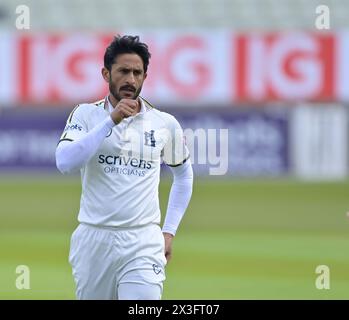 Birmingham, Regno Unito. 26 aprile 2024. Hassan Ali del Warwickshire durante il Vitality County Championship Division One match tra Warwickshire e Nottinghamshire a Edgbaston 26 - aprile -2024 Birmingham, Inghilterra Credit: PATRICK ANTHONISZ/Alamy Live News Foto Stock