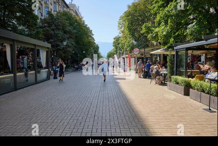 Bulgaria, Sofia; 22 settembre 2023, People in the Vitosha Boulevard - EDITORIALE Foto Stock