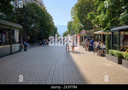 Bulgaria, Sofia; 22 settembre 2023, People in the Vitosha Boulevard - EDITORIALE Foto Stock