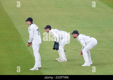 Nella foto Rob Yates, Michael Burgess e Will Rhodes del Warwickshire sono stati girati a Birmingham, Regno Unito il 26 aprile 2024, per scopi di vendita editoriali durante il giorno Foto Stock