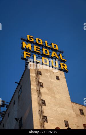 L'insegna della farina della medaglia d'oro su un edificio che un tempo era un mulino. Foto Stock