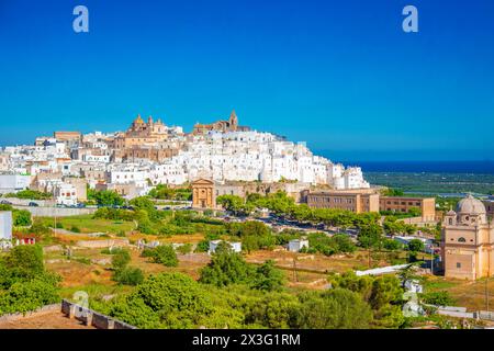 Vista panoramica di Ostuni (città Bianca). Puglia, Italia. Foto Stock