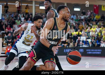 Monaco. 26 aprile 2024. Il giocatore di Monaco Elie Okobo in azione durante l'Euroleague Playoff COME Monaco e Fenerbahce Beko Istanbul alla Salle Gaston Medecin di Monaco il 26 aprile 2024 Foto Stock