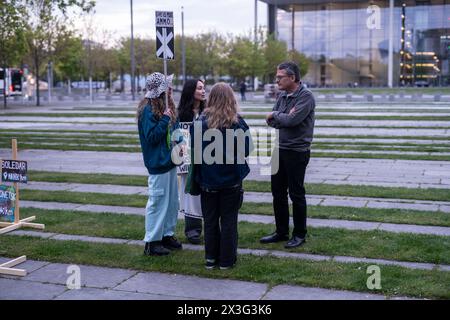 Pro Ukranian Demo davanti al Bundeskanzleramt su 26.04.24 Foto Stock