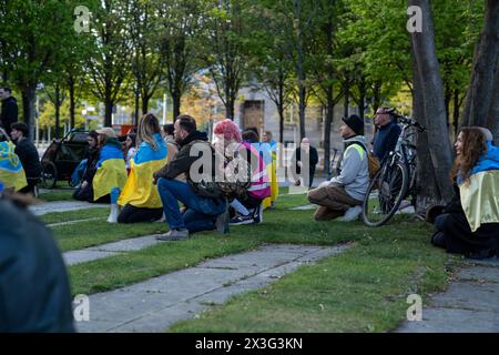 Pro Ukranian Demo davanti al Bundeskanzleramt su 26.04.24 Foto Stock