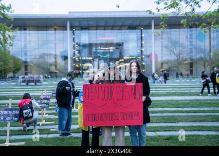 Pro Ukranian Demo davanti al Bundeskanzleramt su 26.04.24 Foto Stock