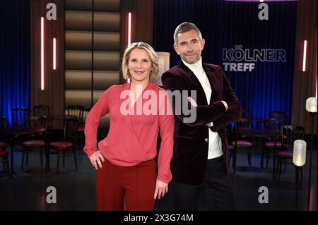 Moderatrice Susan Link e Micky Beisenherz in ihrer WDR Talkshow Kölner Treff *** presentatori Susan Link e Micky Beisenherz nel loro talk show WDR Kölner Treff Foto Stock