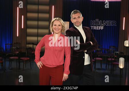 Moderatrice Susan Link e Micky Beisenherz in ihrer WDR Talkshow Kölner Treff *** presentatori Susan Link e Micky Beisenherz nel loro talk show WDR Kölner Treff Foto Stock