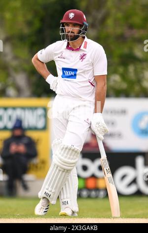 Kidderminster, Regno Unito. 25 aprile 2024. Andy Umeed di Somerset durante il match Worcestershire vs Somerset del Vitality County Championship Division 1 al Kidderminster Cricket Club, Kidderminster, Regno Unito, 26 aprile 2024 (foto di Craig Thomas/News Images) a Kidderminster, Regno Unito il 25/4/2024. (Foto di Craig Thomas/News Images/Sipa USA) credito: SIPA USA/Alamy Live News Foto Stock