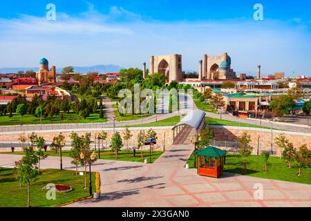 Bibi Khanym o la Moschea Bibi-Khanym e altri punti di riferimento vista panoramica aerea nel centro della città di Samarkand in Uzbekistan Foto Stock