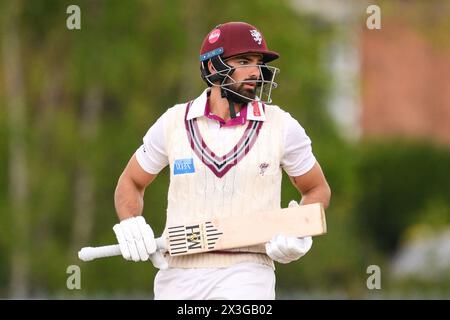 Kidderminster, Regno Unito. 25 aprile 2024. Andy Umeed di Somerset durante il match Worcestershire vs Somerset del Vitality County Championship Division 1 al Kidderminster Cricket Club, Kidderminster, Regno Unito, 26 aprile 2024 (foto di Craig Thomas/News Images) a Kidderminster, Regno Unito il 25/4/2024. (Foto di Craig Thomas/News Images/Sipa USA) credito: SIPA USA/Alamy Live News Foto Stock