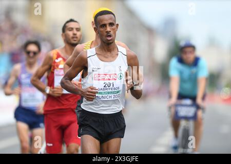 Tachlowini Gabriyesos (Athlete Refugee Team). Maratona maschile. Campionati europei di Monaco 2022. Foto Stock