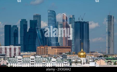 13 luglio 2022, Mosca, Russia. Vista del Moscow International Business Center "Moscow City" in un giorno d'estate. Foto Stock