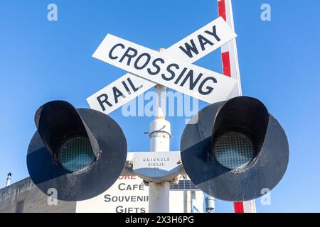 Semafori di attraversamento ferroviario, Humber Street, Oamaru, Otago, South Island, nuova Zelanda Foto Stock