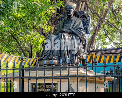 12 17 2021 statua di Sir Jamsetjee Jejeebhoy, i baronetto Jejeebhoy di Bombay vicino a Oval Maidan-Mumbai Maharashtra India Asia. Foto Stock