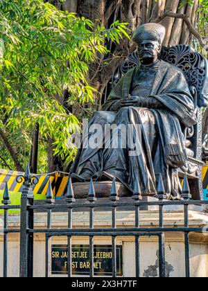 12 17 2021 statua di Sir Jamsetjee Jejeebhoy, i baronetto Jejeebhoy di Bombay vicino a Oval Maidan-Mumbai Maharashtra India Asia. Foto Stock